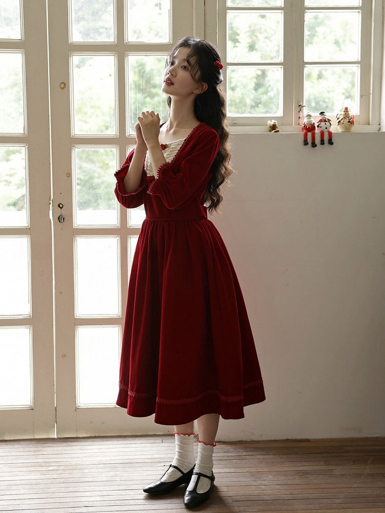 Robe rouge vin vintage à encolure carrée