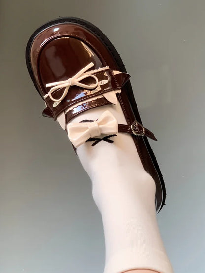 Niedriger Absatz mit braunem PU-Lammherz, benommener Schnalle und Schleifendetails, Schuhe JK Cute