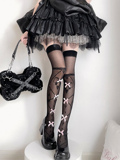 Bas semi-transparents au-dessus du genou avec nœud noir et rose