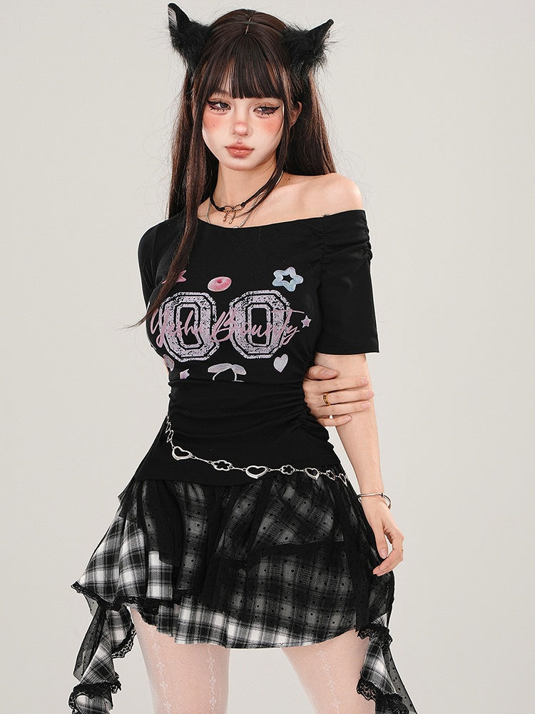 Schwarz/weißes Slim-Fit-T-Shirt mit Grafik und gerüschter Taille und asymmetrischem Ausschnitt