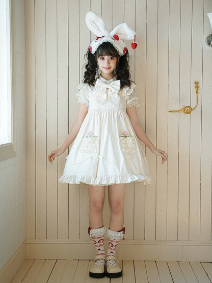 Robe longue beige en coton à taille haute et appliques de fraises
