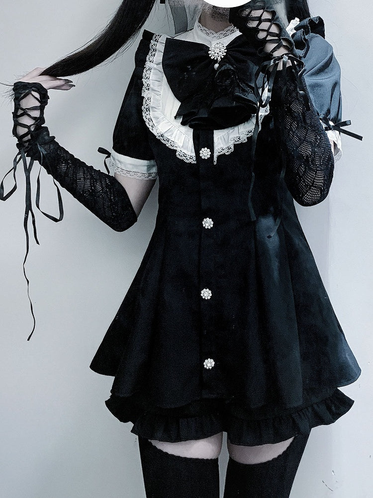 Kurzes großes Jirai Kei-Kleid in Schwarz mit abnehmbaren Ärmeln, Minikleid mit Jabot-Kragen und Schleife + Shorts