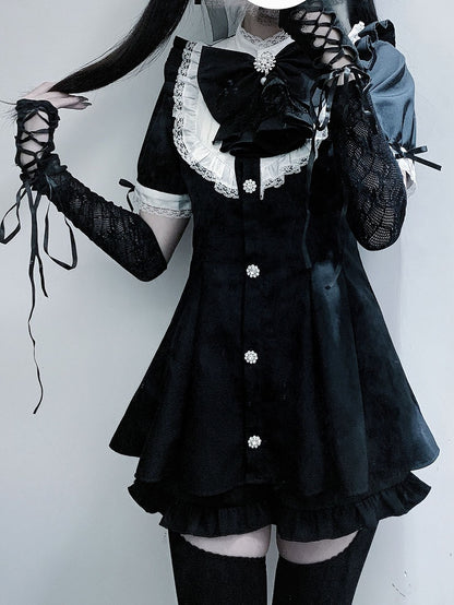 Kurzes großes Jirai Kei-Kleid in Schwarz mit abnehmbaren Ärmeln, Minikleid mit Jabot-Kragen und Schleife + Shorts