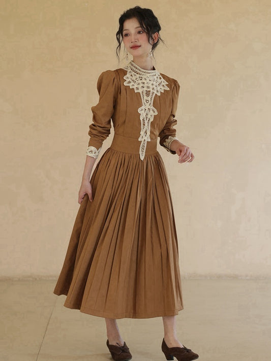 Robe marron vintage à col à bandes et manches longues bouffantes