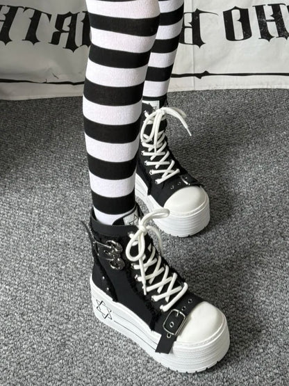 Schwarze Stiefel Bullhorn Plateau weiße Punksohle Schnalle - mit Canvas