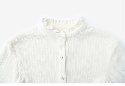 Weiße Bluse mit Rüschenausschnitt