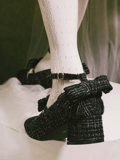 Design Lolita Schwarze Akzente Quadrat mit Schleife Elegante Zehen-T-Riemen-Schuhe