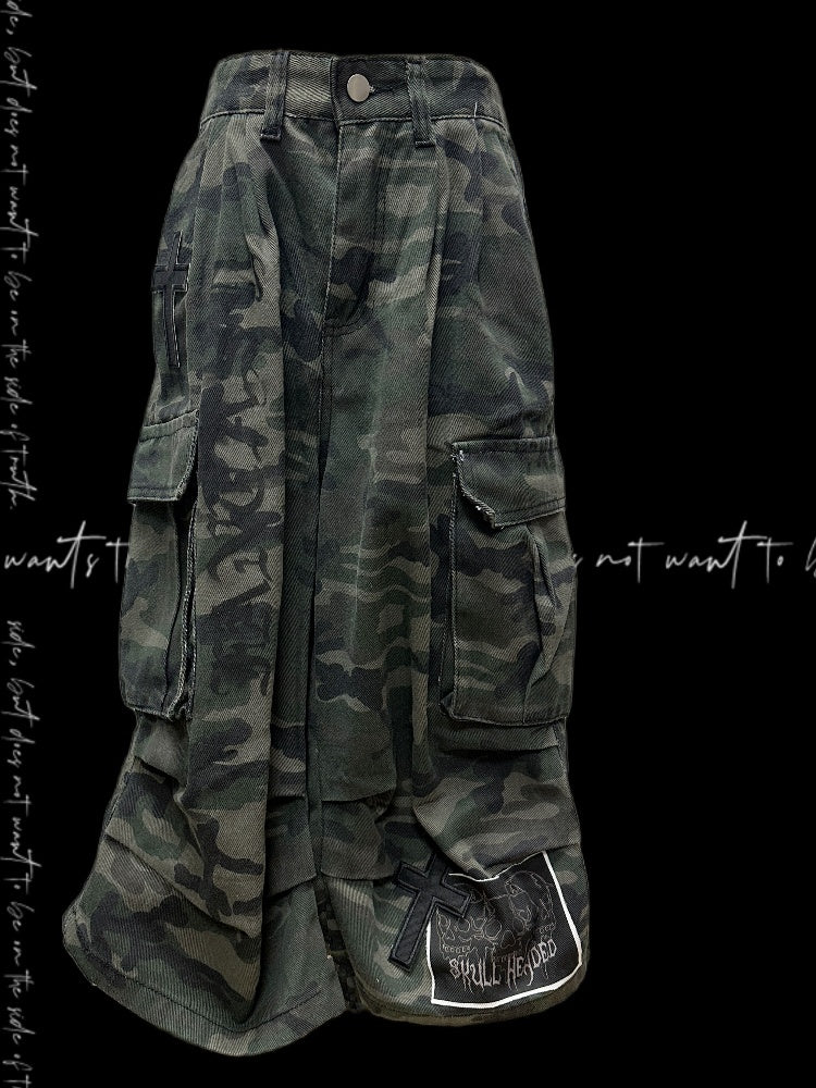 Pockets Camourflage Cross and Skeleton Appliques Cargo Shorts