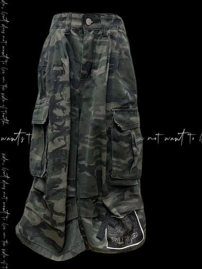 Pockets Camourflage Cross and Skeleton Appliques Cargo Shorts