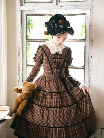 Accents with Lolita Bow Green/Red Embroidered Bonnet Black Rose