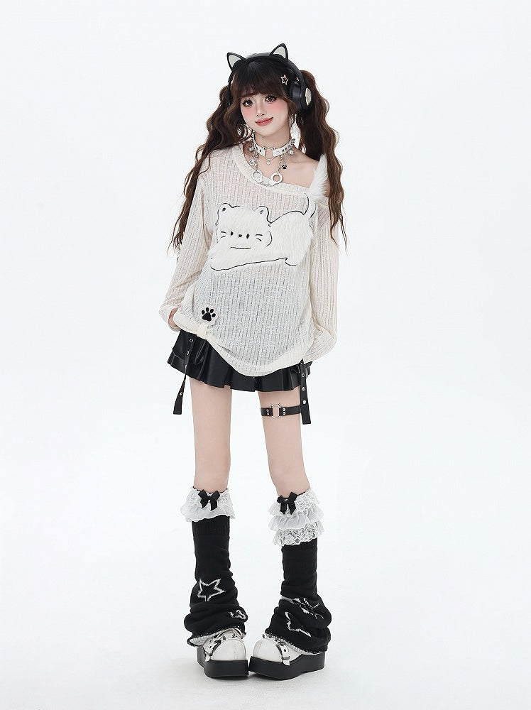 Haut semi-transparent beige à encolure asymétrique et appliqué chat