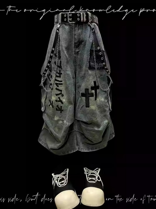 Leichte, weit geschnittene Jeans mit Applikationen im Punk-Stil in Blau mit Used-Look