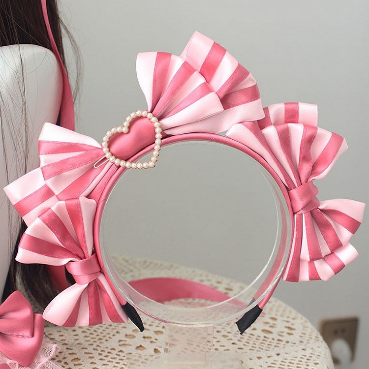Motif rayé en forme de cœur perlé, détails de nœud papillon rose KC