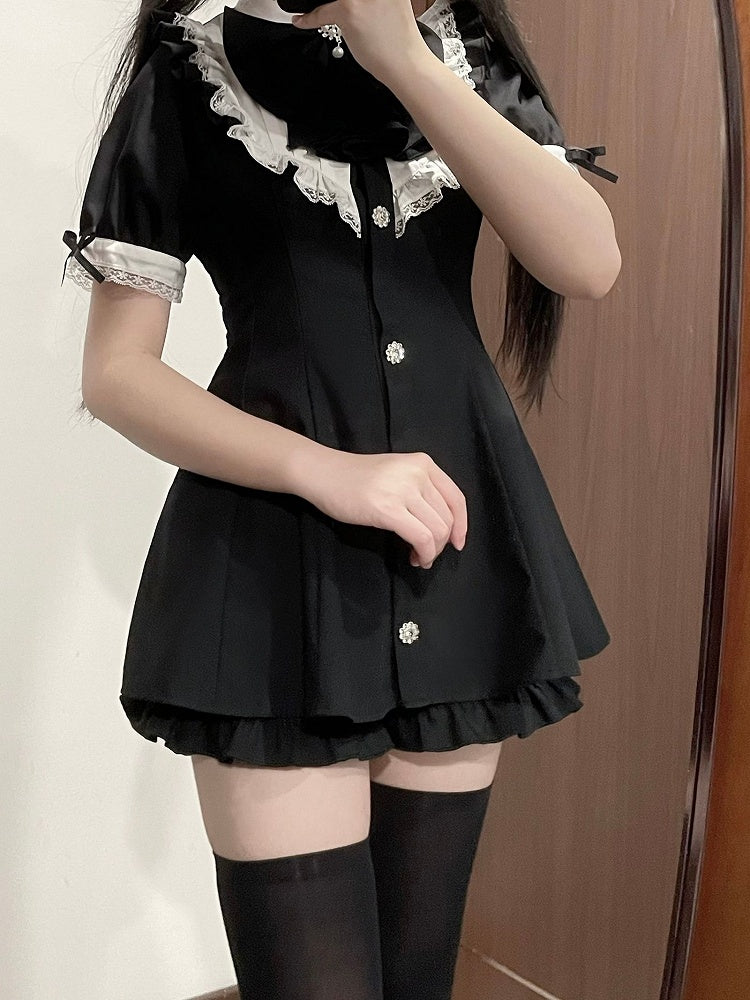 Kurzes großes Jirai Kei-Kleid in Schwarz mit abnehmbaren Ärmeln, Minikleid mit Jabot-Kragen und Schleife + Shorts