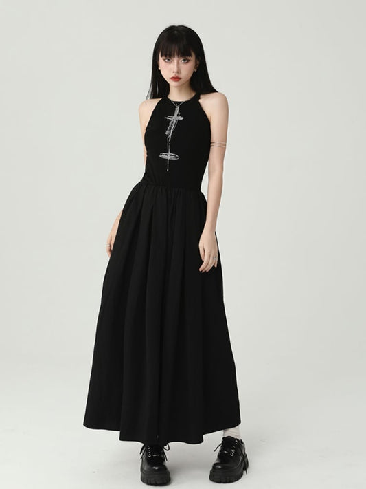Robe gothique noire à col rond et manches croisées