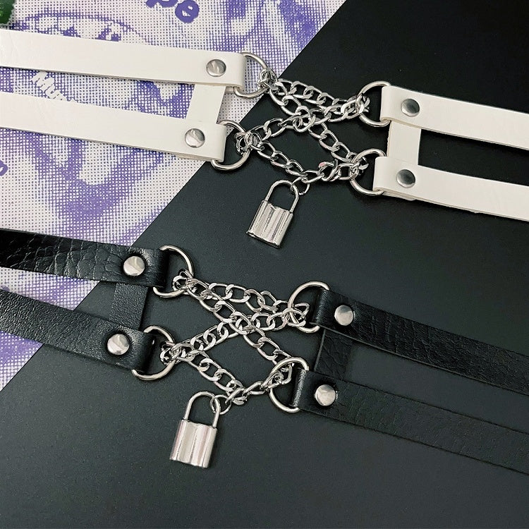 Schwarz/Weißes PU-Choker mit Y2K-Anhänger und Schlossdetail