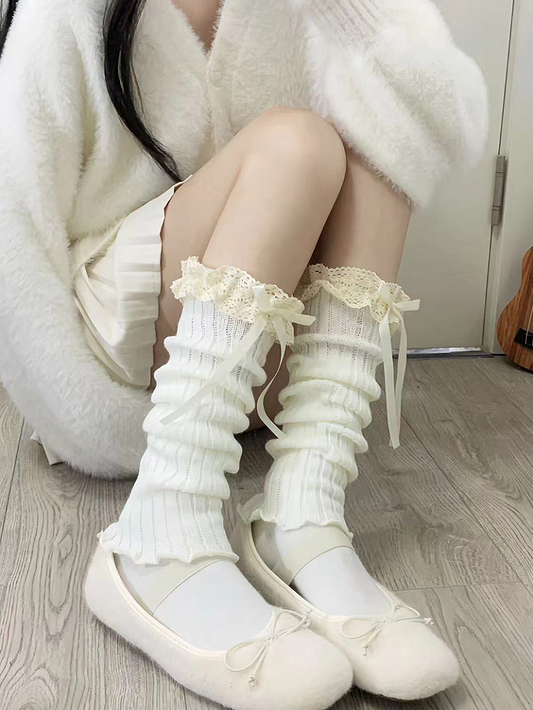 Jambières blanc cassé avec bordure en dentelle et nœud papillon