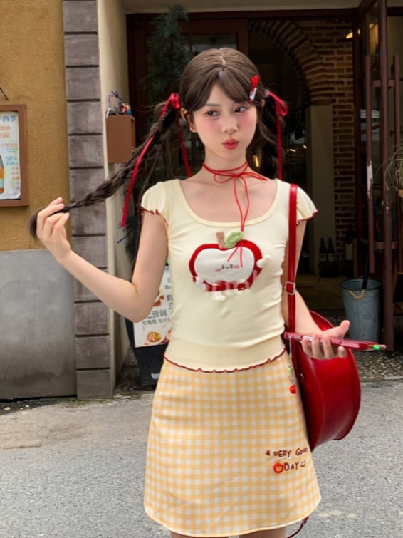T-Shirt Lettuce Red Light Yellow Scoop Neckline Apple Applique Hem