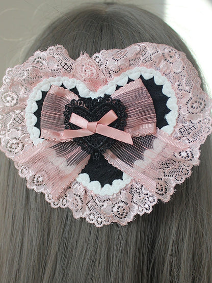 Barrette à cheveux en forme de cœur avec détails en dentelle et nœud papillon rose