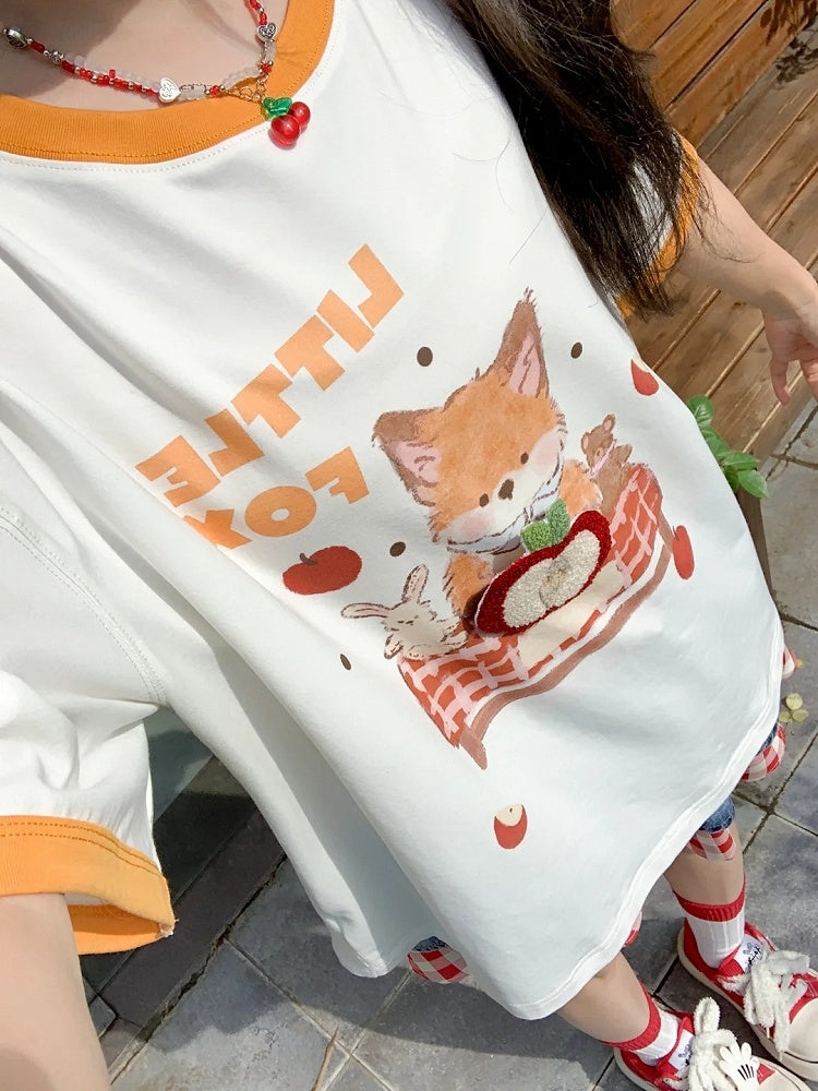 White Cartoon Fox Print Long Version T-Shirt with Apple Brooch