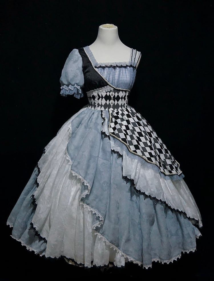 Asymmetrisches Karokleid „Alice im Wunderland“