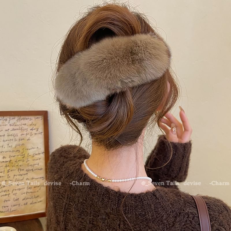 Clip Fur Faux Hair