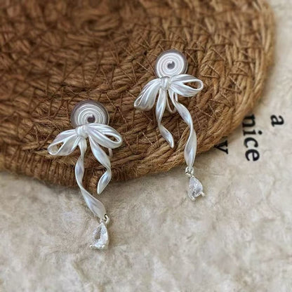 Bow Alloy Ear Cuff