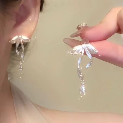 Bow Alloy Ear Cuff