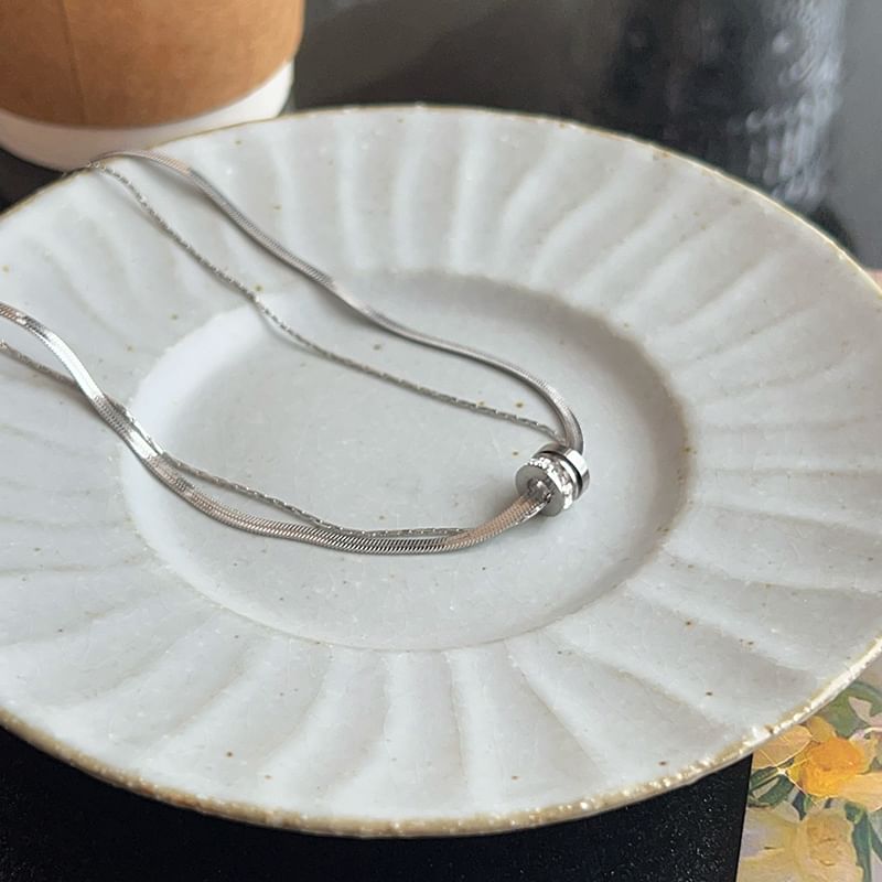 Circle Pendant Snake Chain Necklace