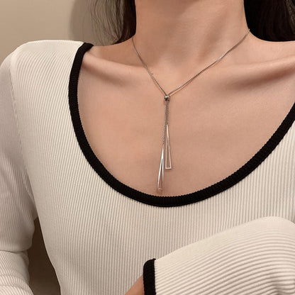 トライアングルネックレスペンダント
