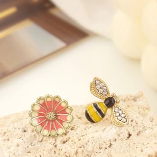 Earring Flower Clip Asymmetrical / Enamel Bee On Stud