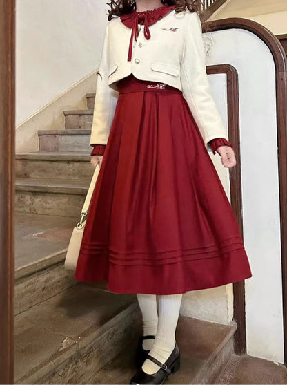 Veste courte blanche élégante avec logo rétro et taille basse