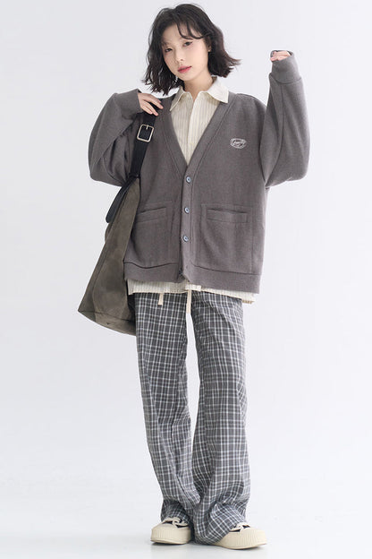 check loose-fitting pants