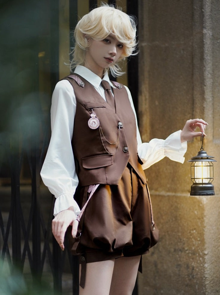 Chemisier ballon, pantalon, gilet à volants + Boy Detective