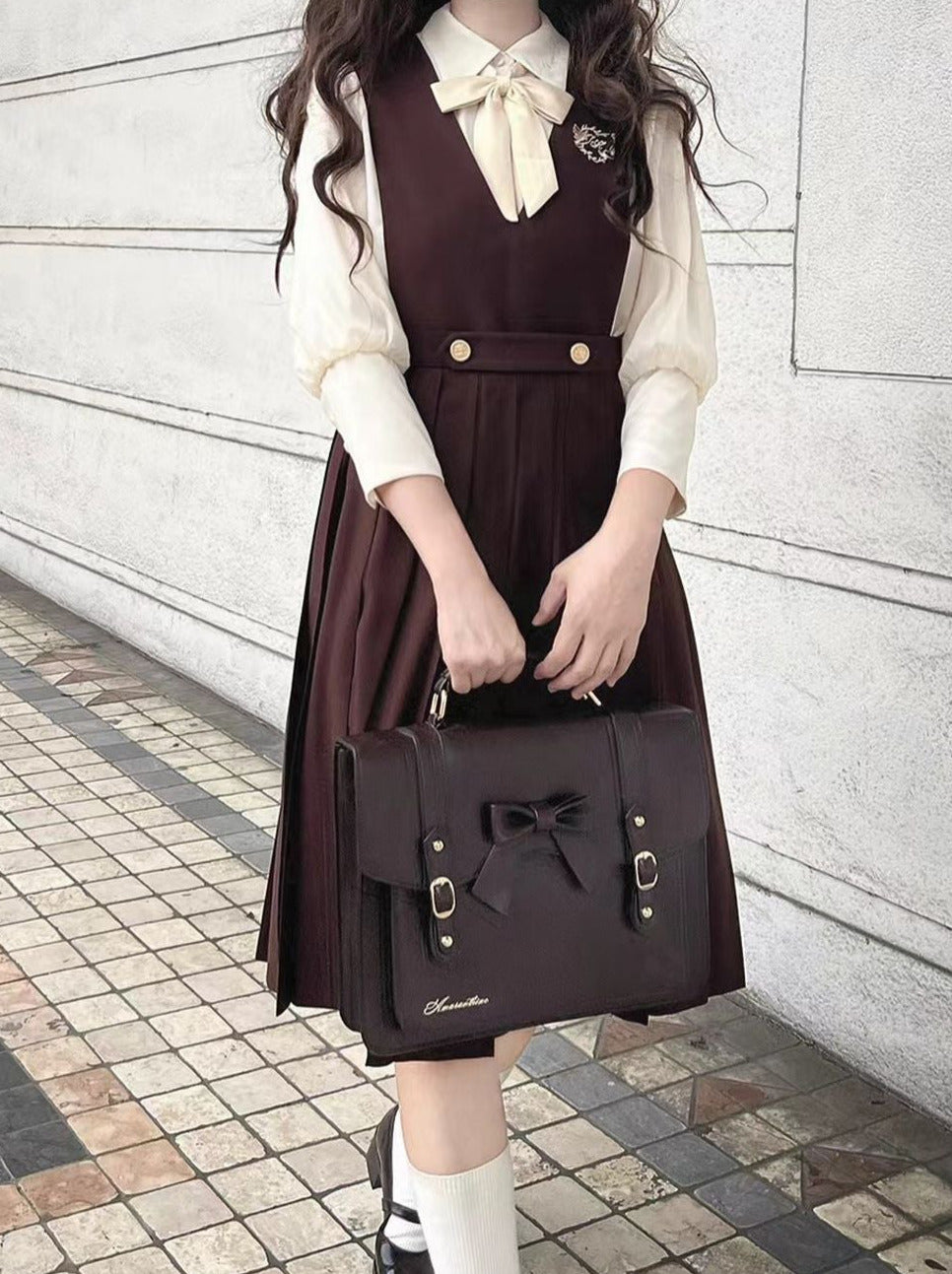 Jupe gilet universitaire en mousseline de soie + style chemise crème accessoires ruban intérieur col en V