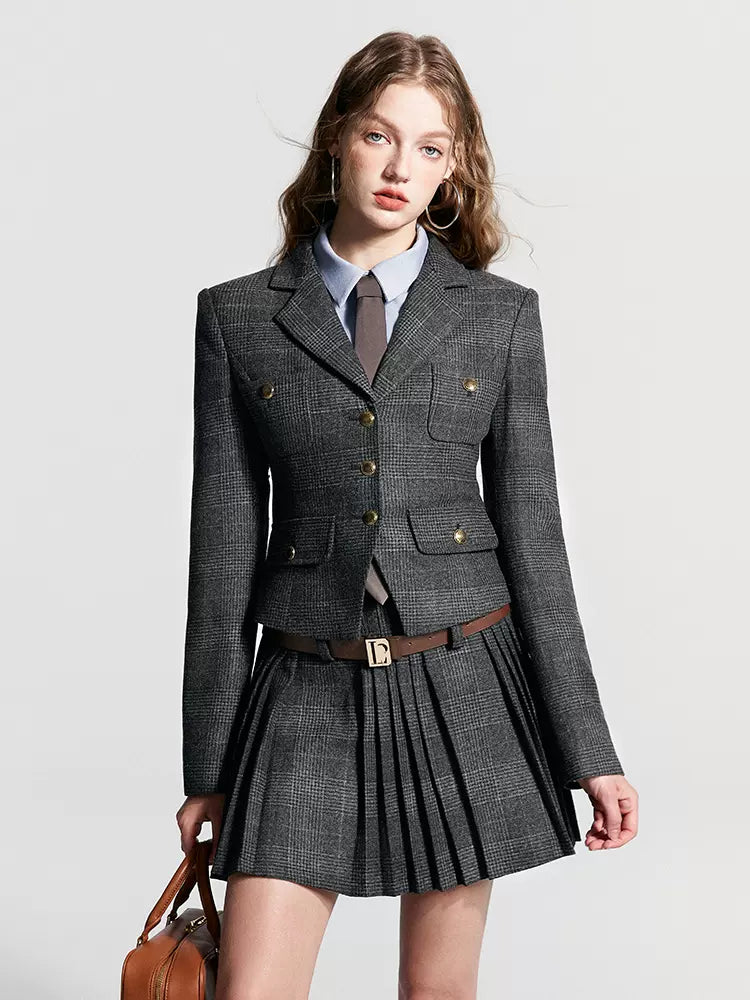Tailleur jupe à carreaux + veste courte plissée gris fantôme