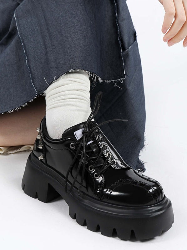 Chaussures en cuir verni style Joual