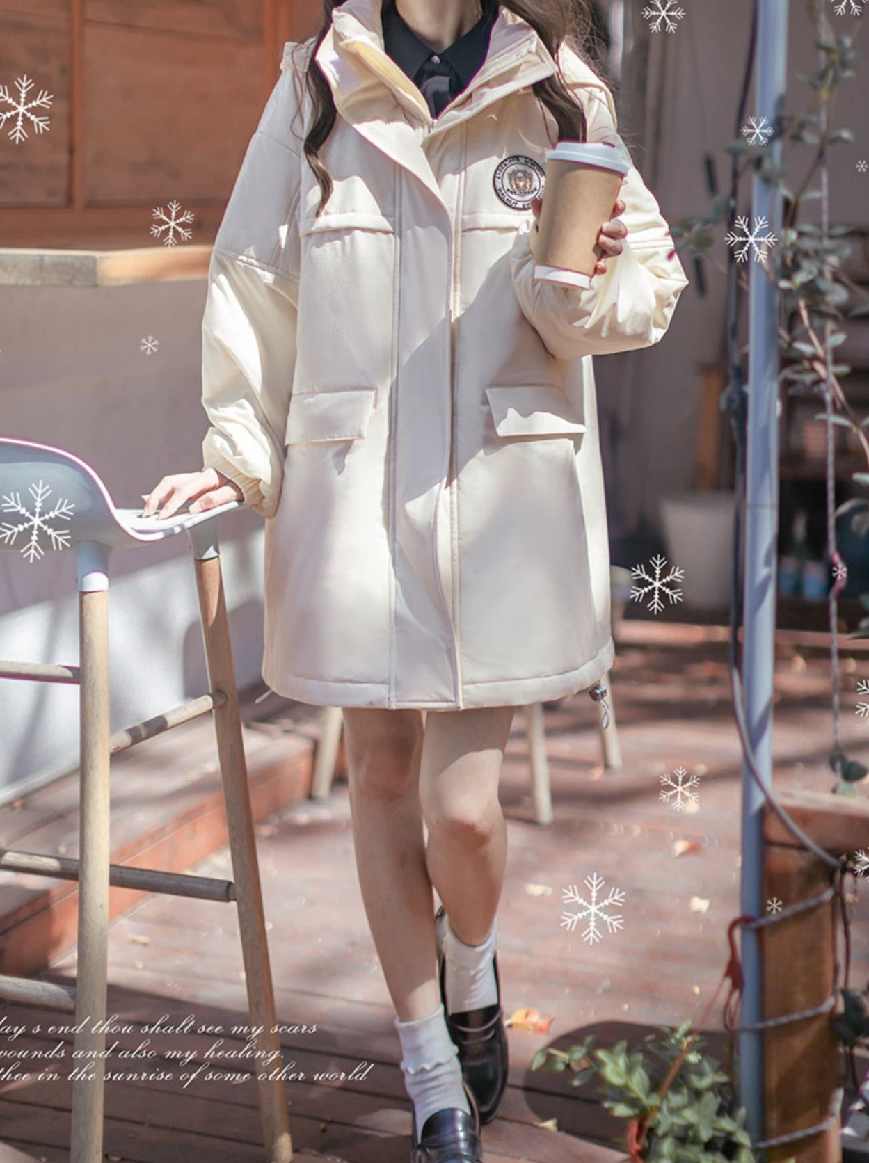 Veste à capuche style universitaire en duvet de pingouin blanc