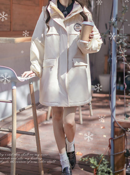 Veste à capuche style universitaire en duvet de pingouin blanc