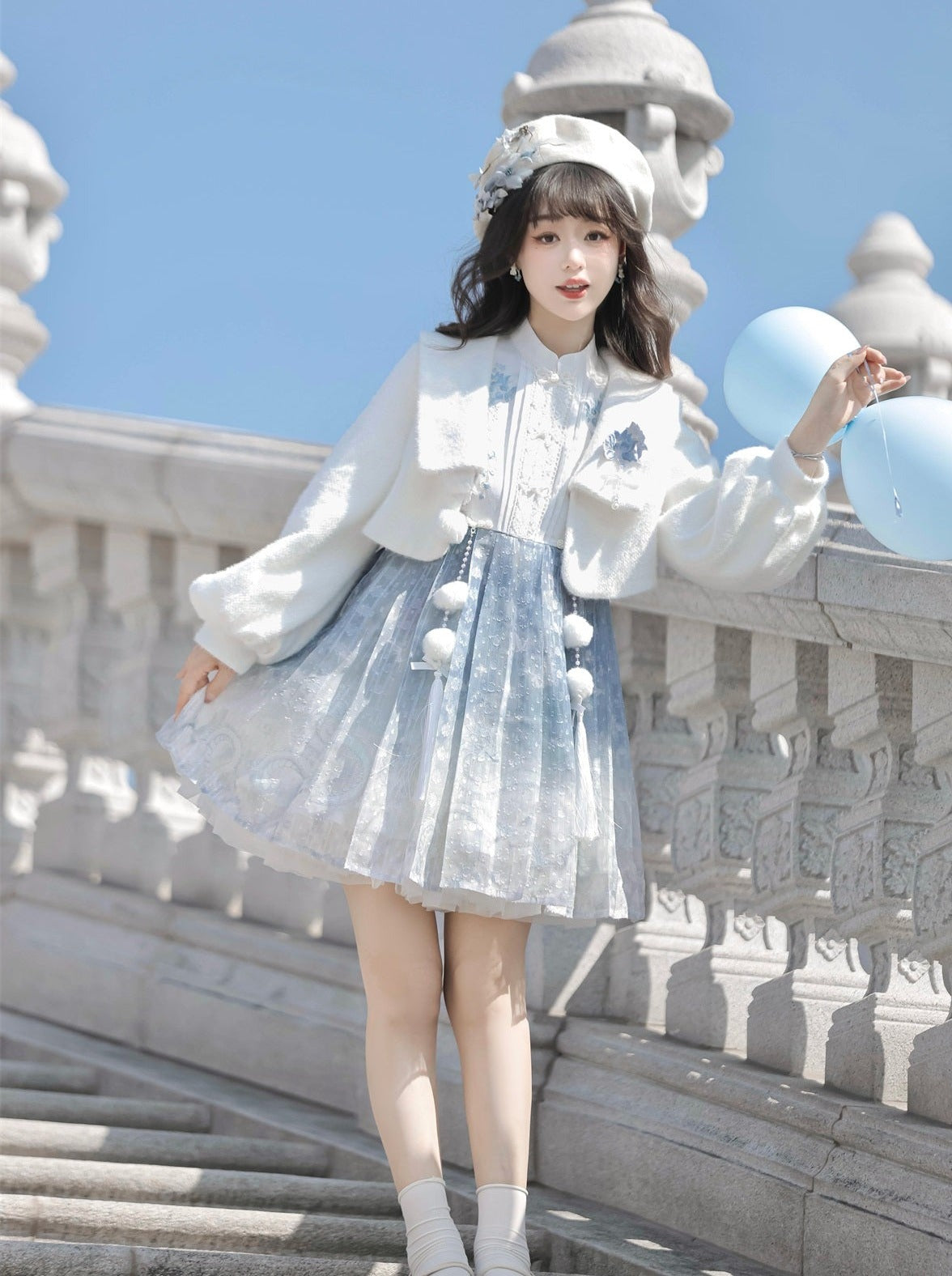 Robe courte en fourrure chinoise bleue Ice