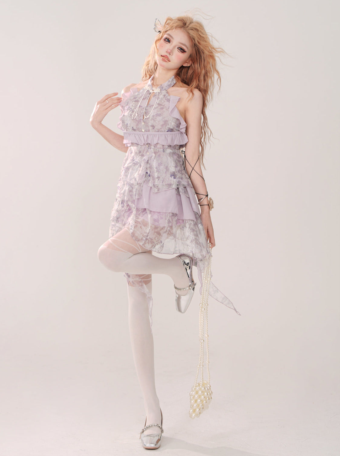 Robe évasée légère à fleurs violettes avec col licou
