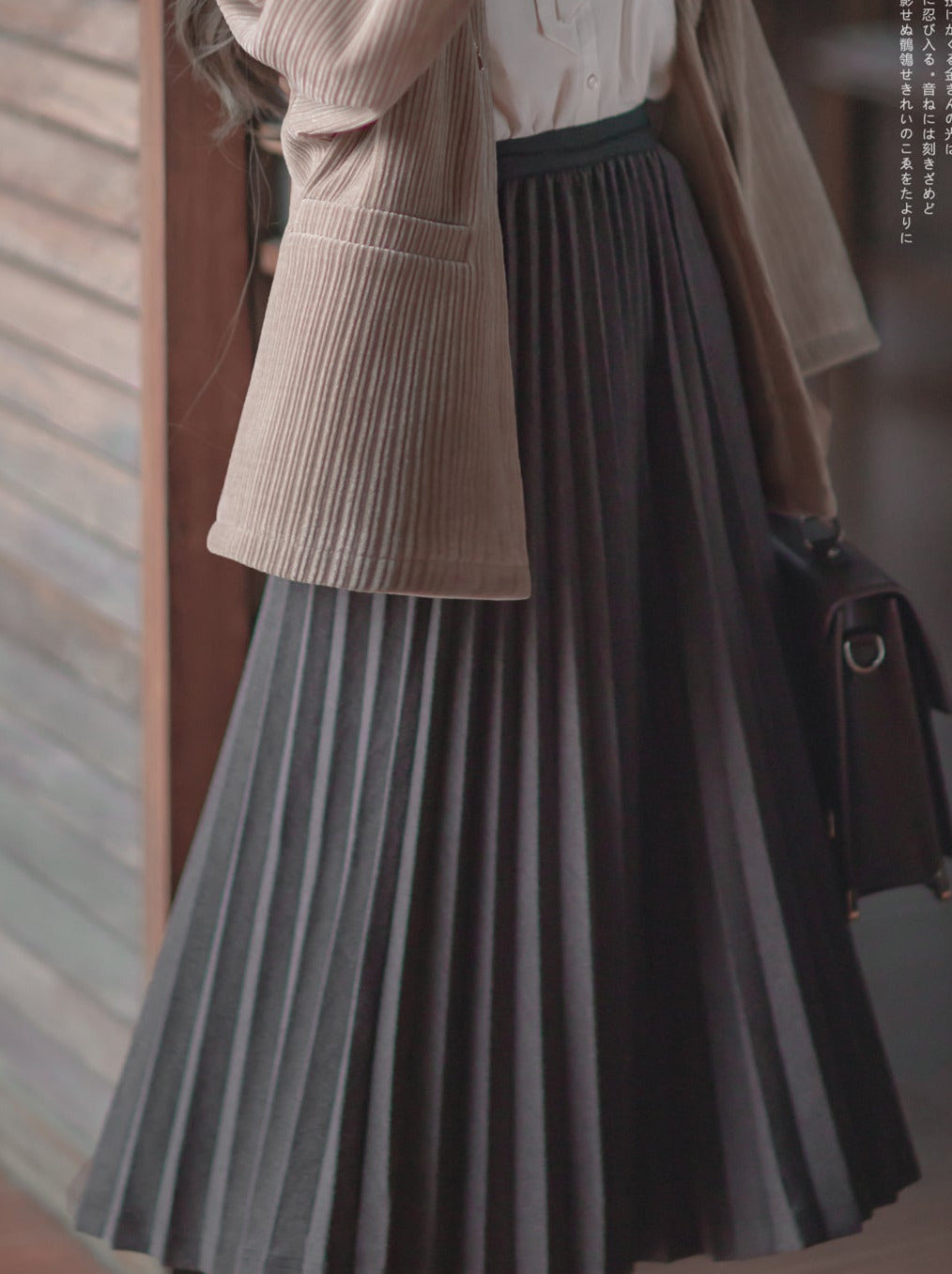 Jupe veste en mousseline rétro + jupe à carreaux en ruban et plumes foncées + broche Showa Note Gris cerise
