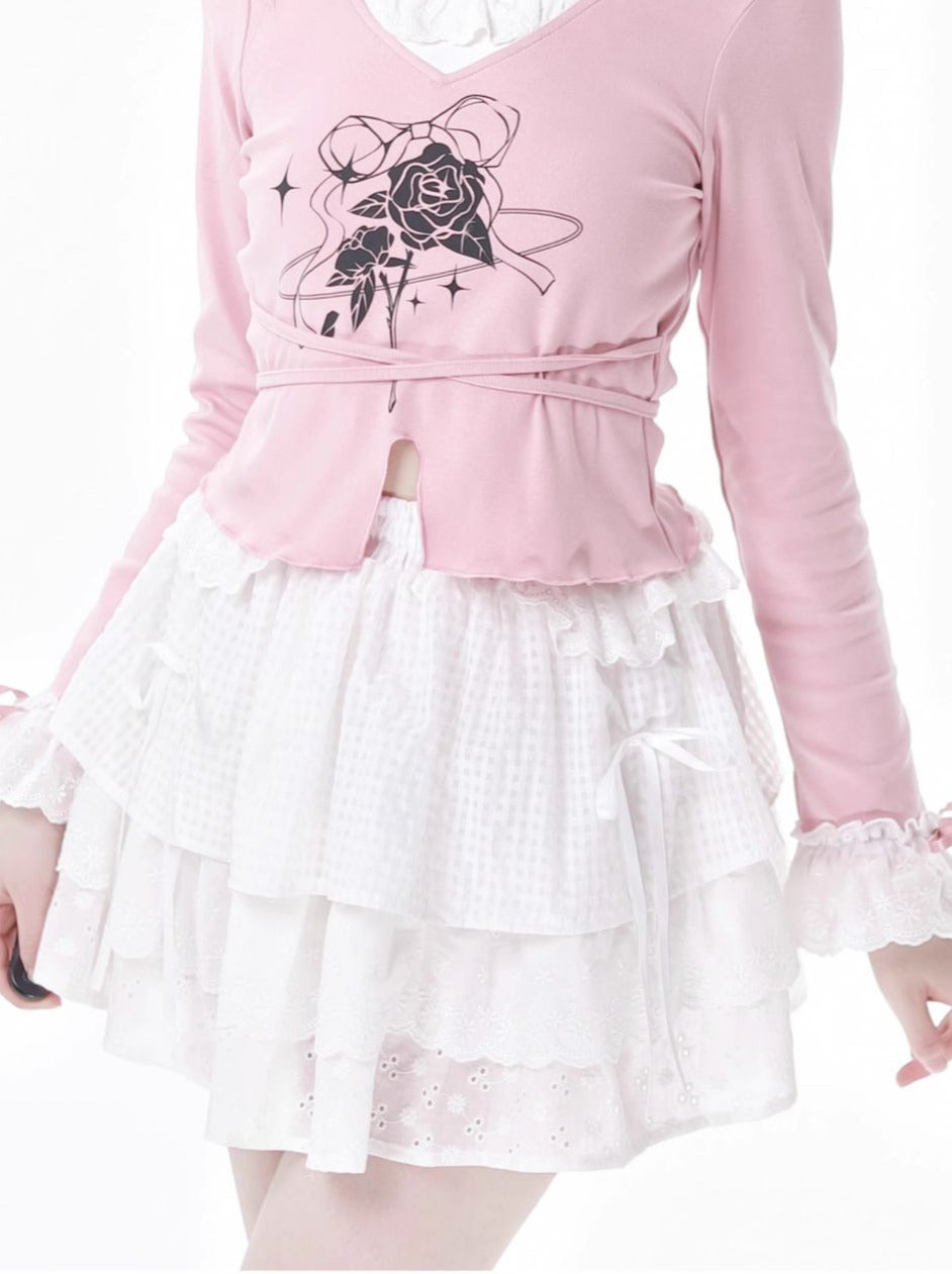 Ensemble haut en dentelle blanc et jupe fleurie rose