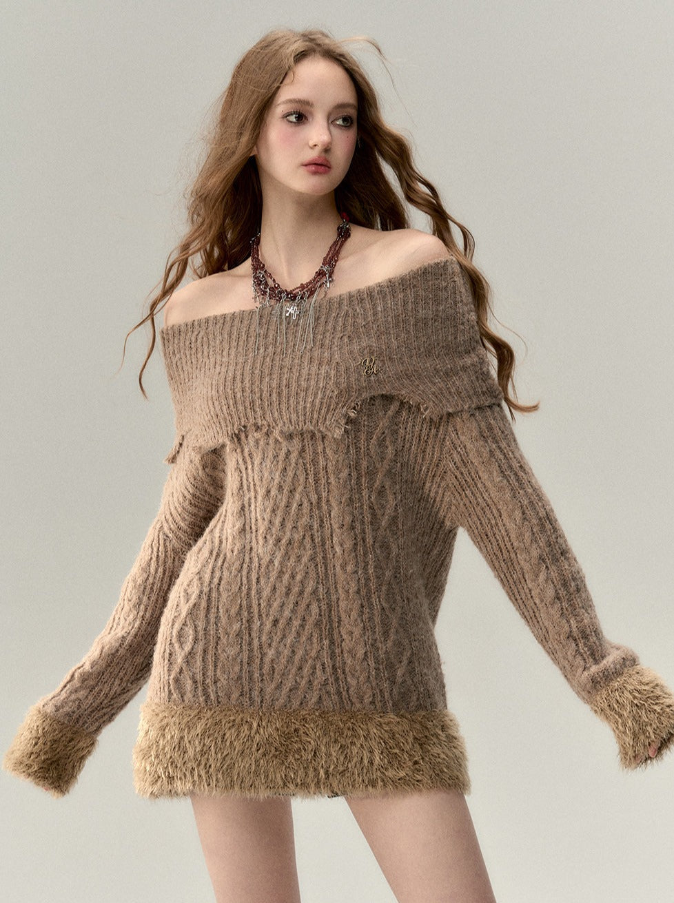 Off-the-shoulder Fur One-pointed Top