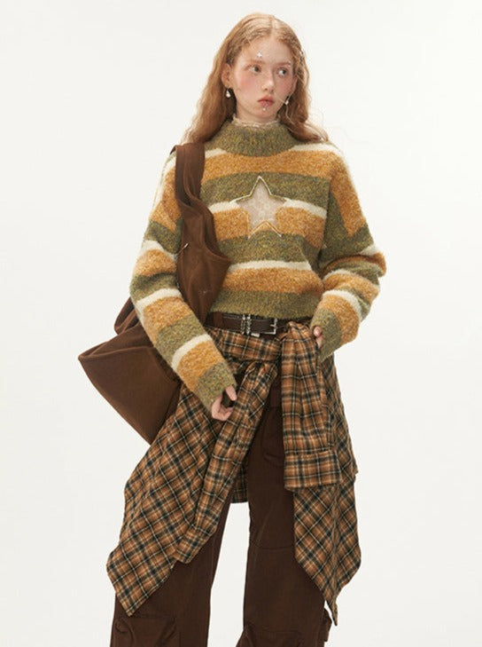 Hochgestrickter gestreifter Pullover mit Stern-Mittelausschnitt