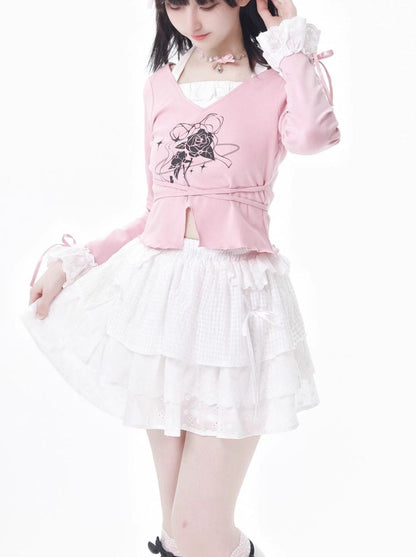 Ensemble haut en dentelle blanc et jupe fleurie rose