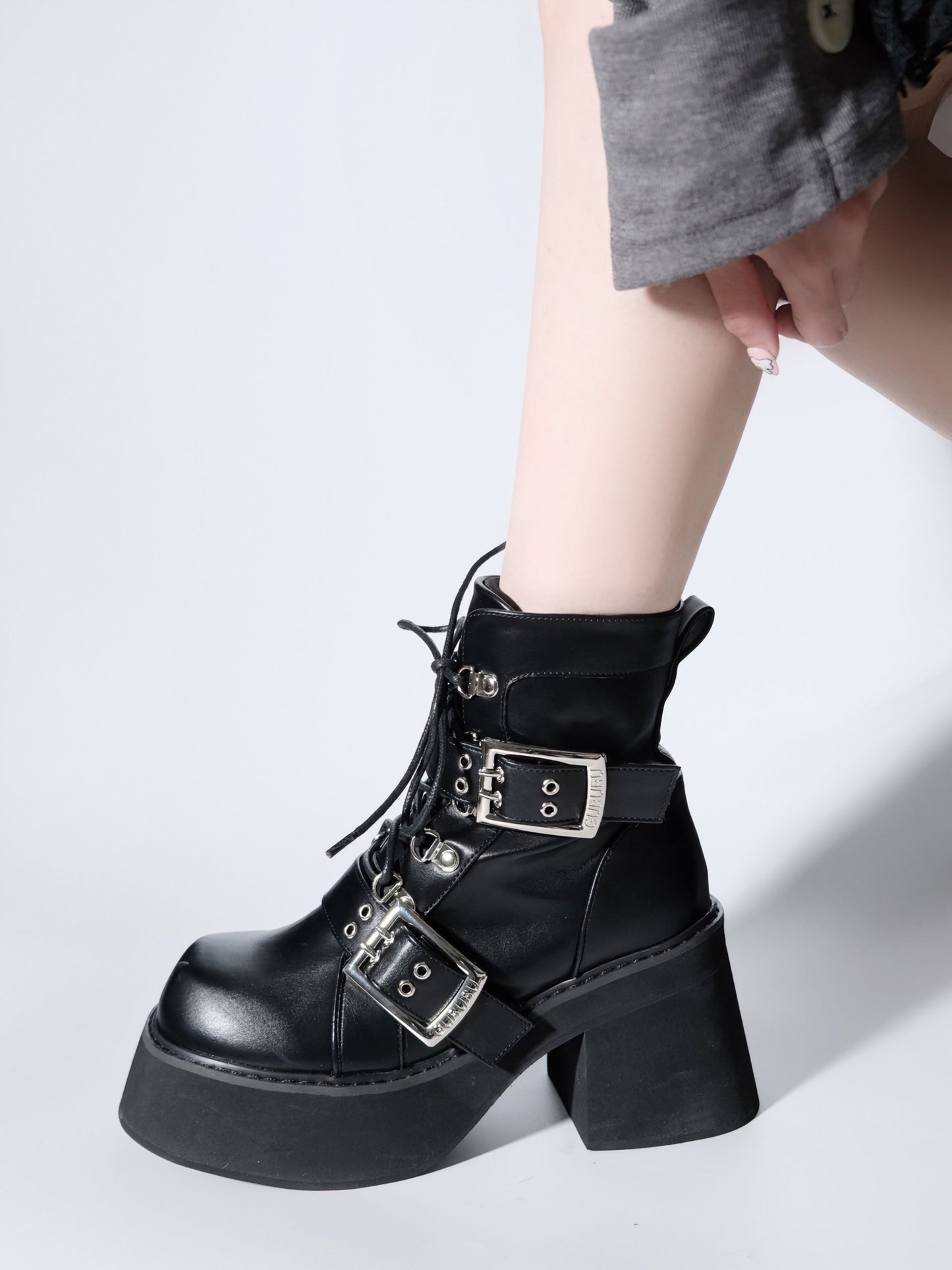 Bottes courtes noires style punk mat à bout carré style sous-culture Y2K