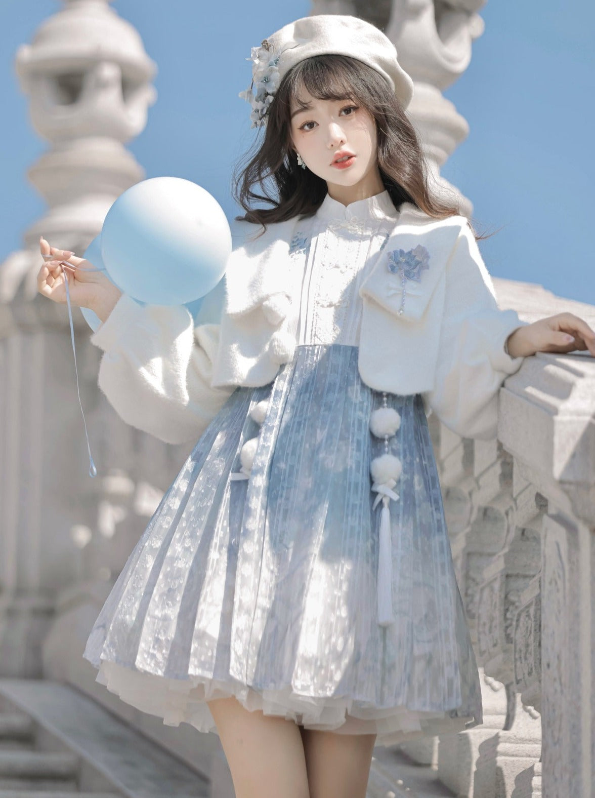 Robe courte en fourrure chinoise bleue Ice