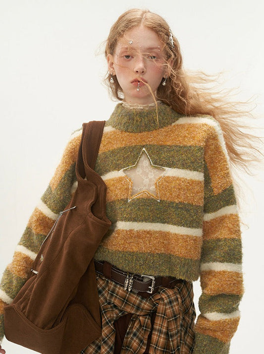 Hochgestrickter gestreifter Pullover mit Stern-Mittelausschnitt