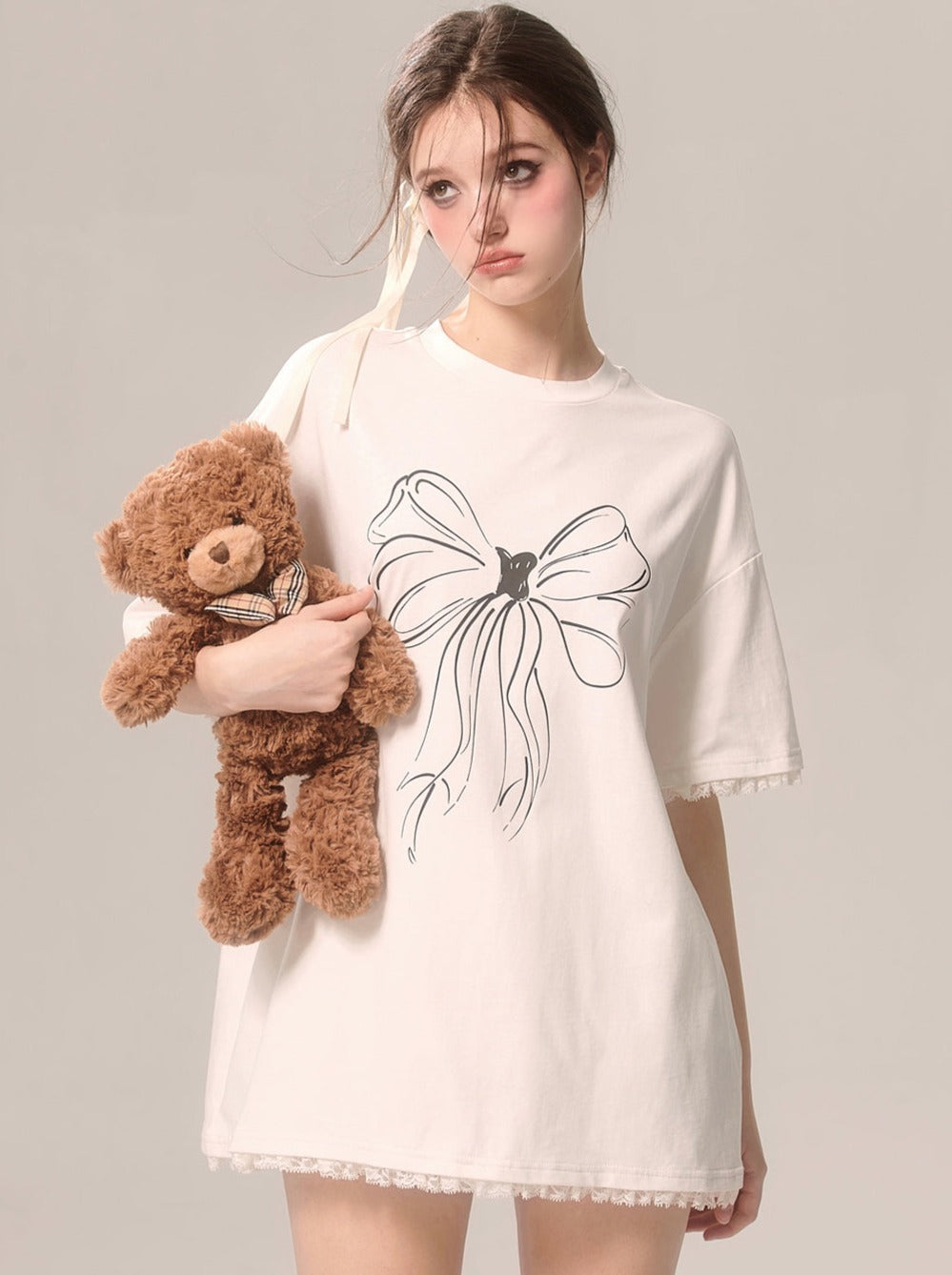 Big Loose Illustration T-Shirt Art Ribbon